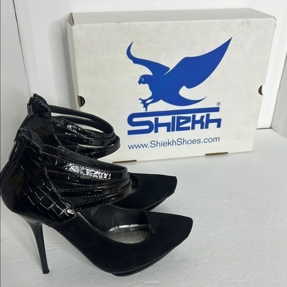 Shiekh Black Women's Stiletto Heels
NWT
Heels 4’ 1/2 inches tall
Brand new